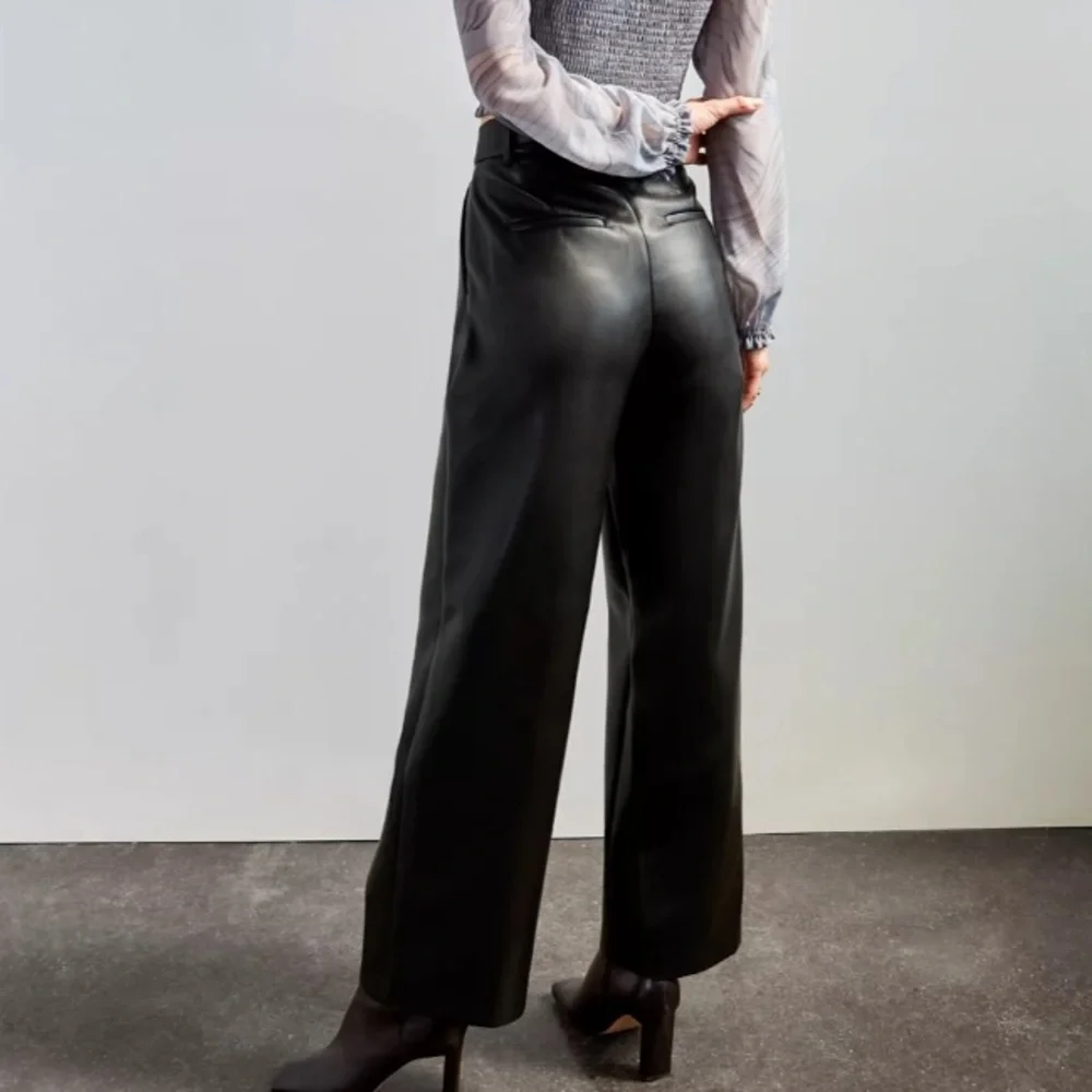 NWT Wilfred Effortless Pants Vegan Leather Size 0